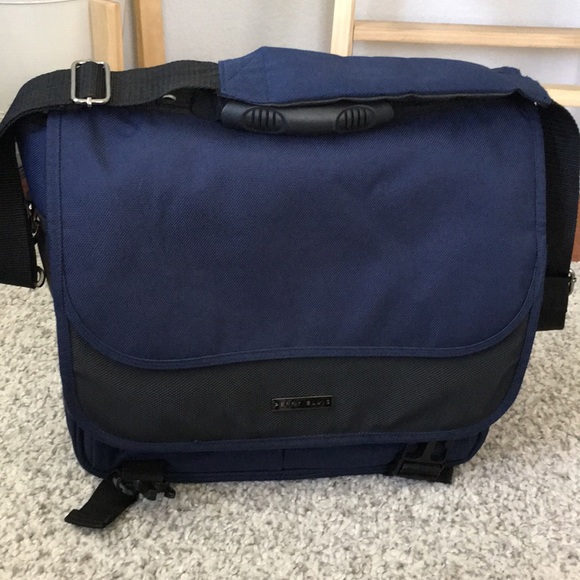 Perry Ellis Computer/ Work bag - Picture 13 of 13